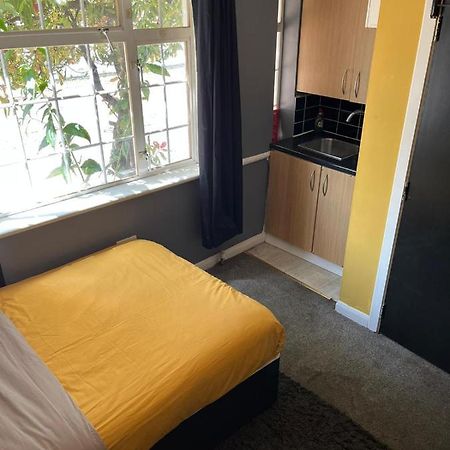Hatfield Save-Money Rooms - 10Over10 For Price! Eksteriør bilde