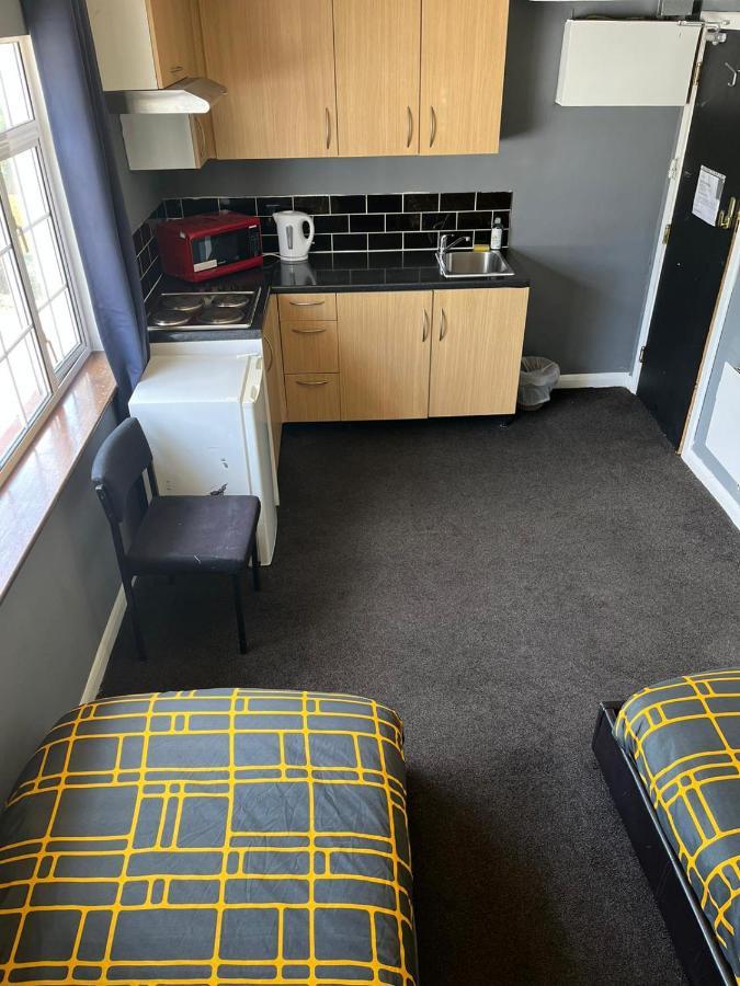 Hatfield Save-Money Rooms - 10Over10 For Price! Eksteriør bilde