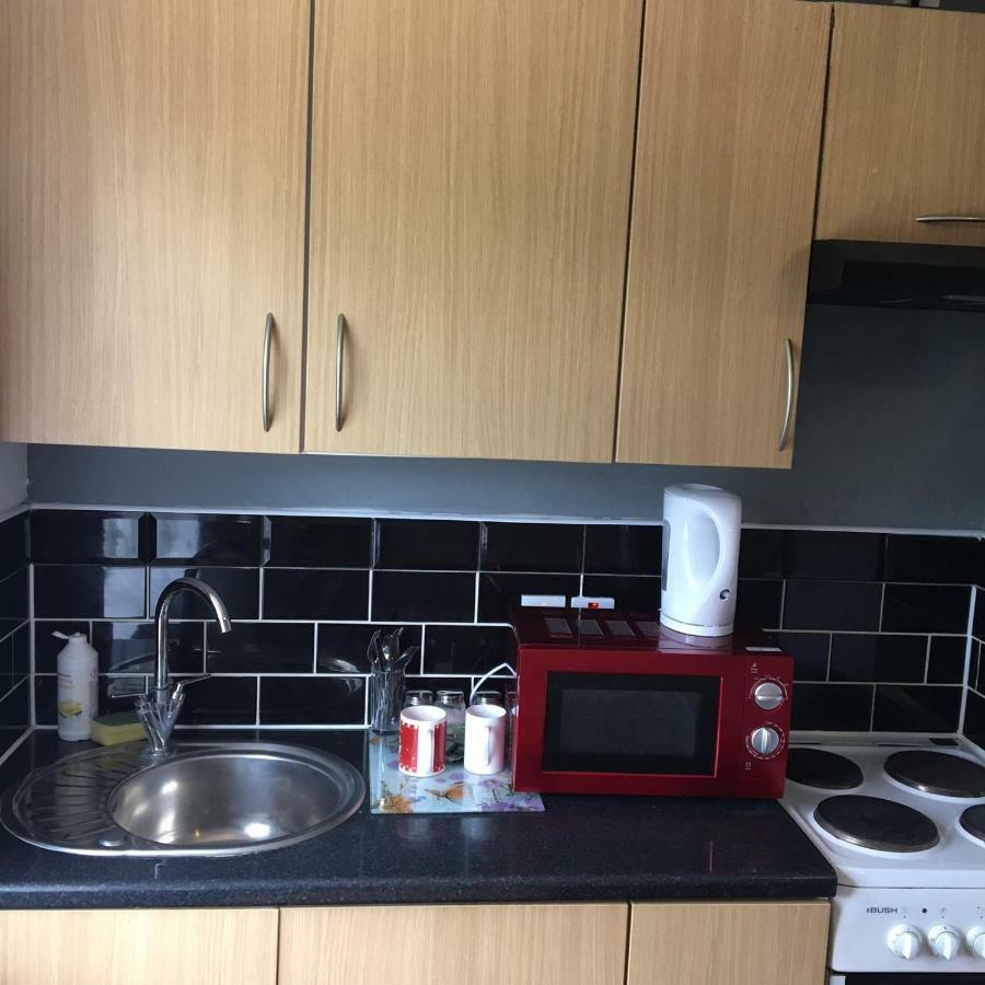 Hatfield Save-Money Rooms - 10Over10 For Price! Eksteriør bilde